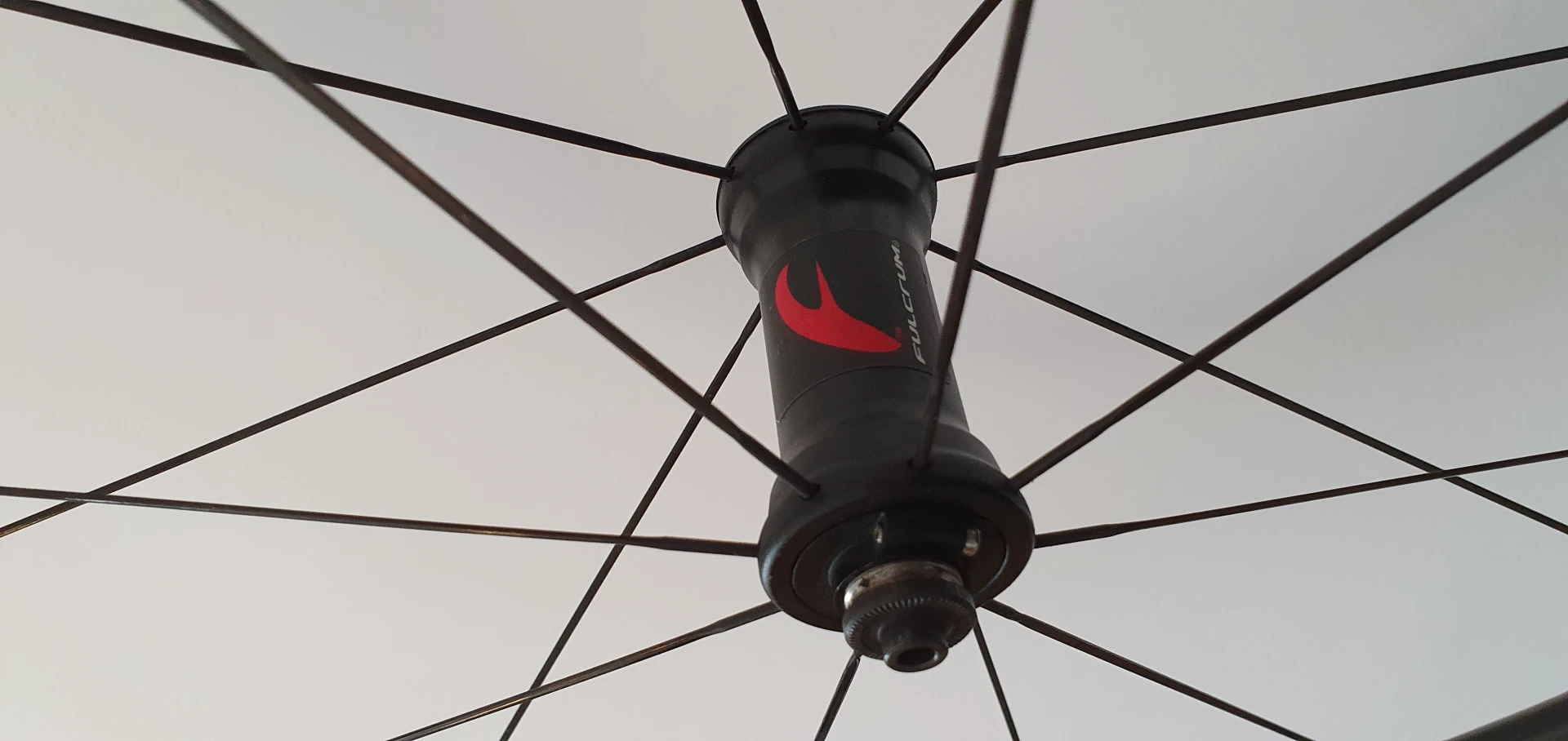 1. Fulcrum 40T roata carbon fata