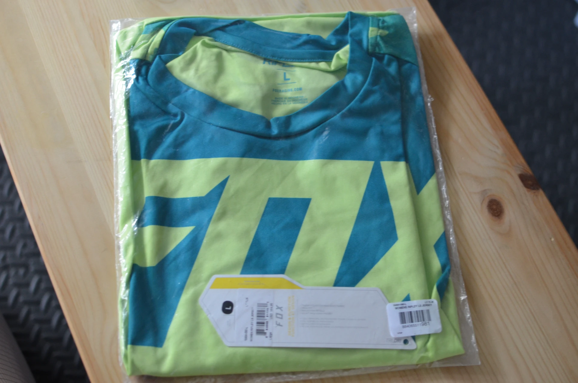 4. NOU! Tricou MTB fete FOX Ripley LS