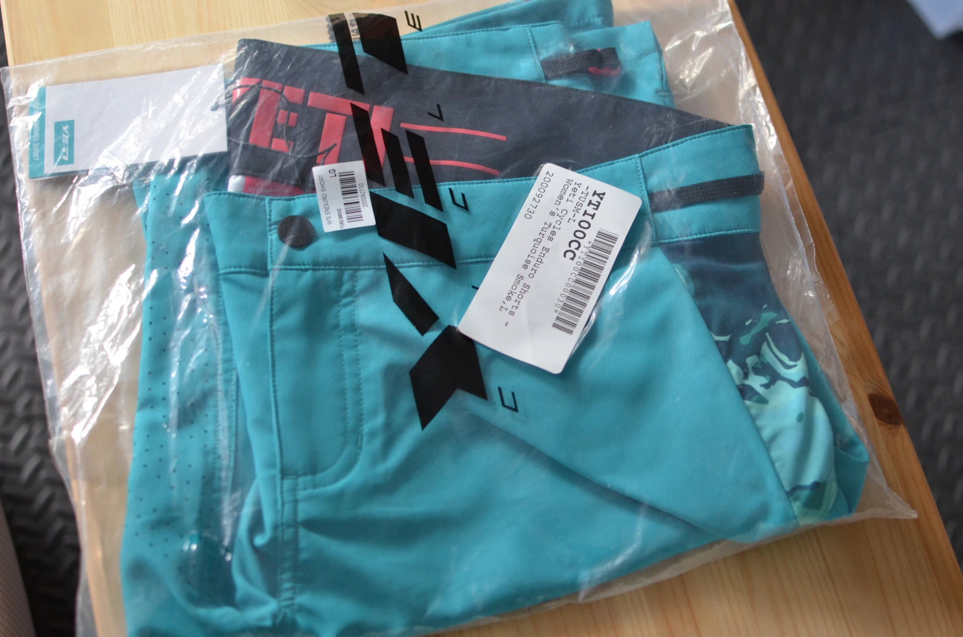 9. NOU! Pantaloni scurti YETI Cycles Enduro