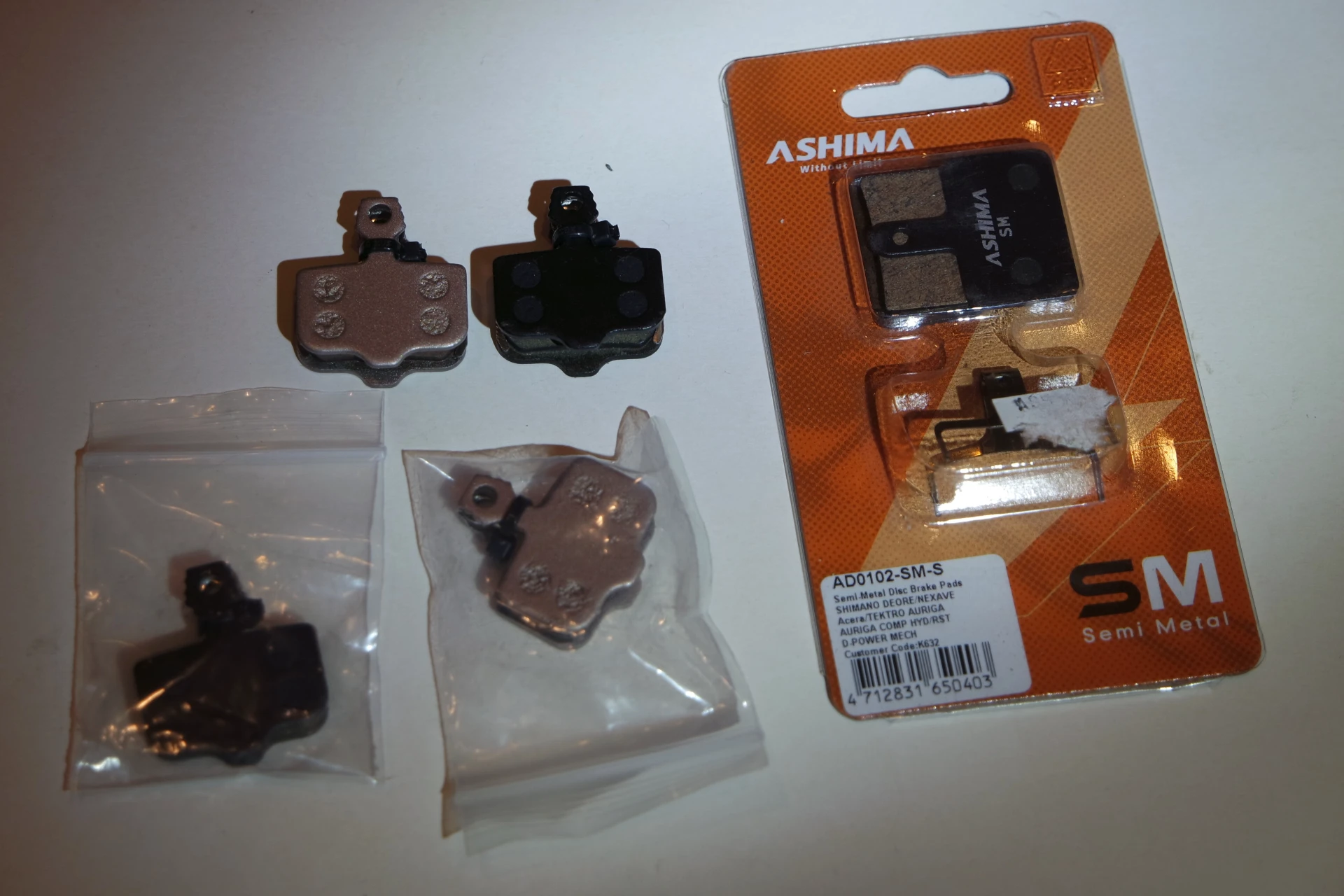 1. Placute frana Shimano