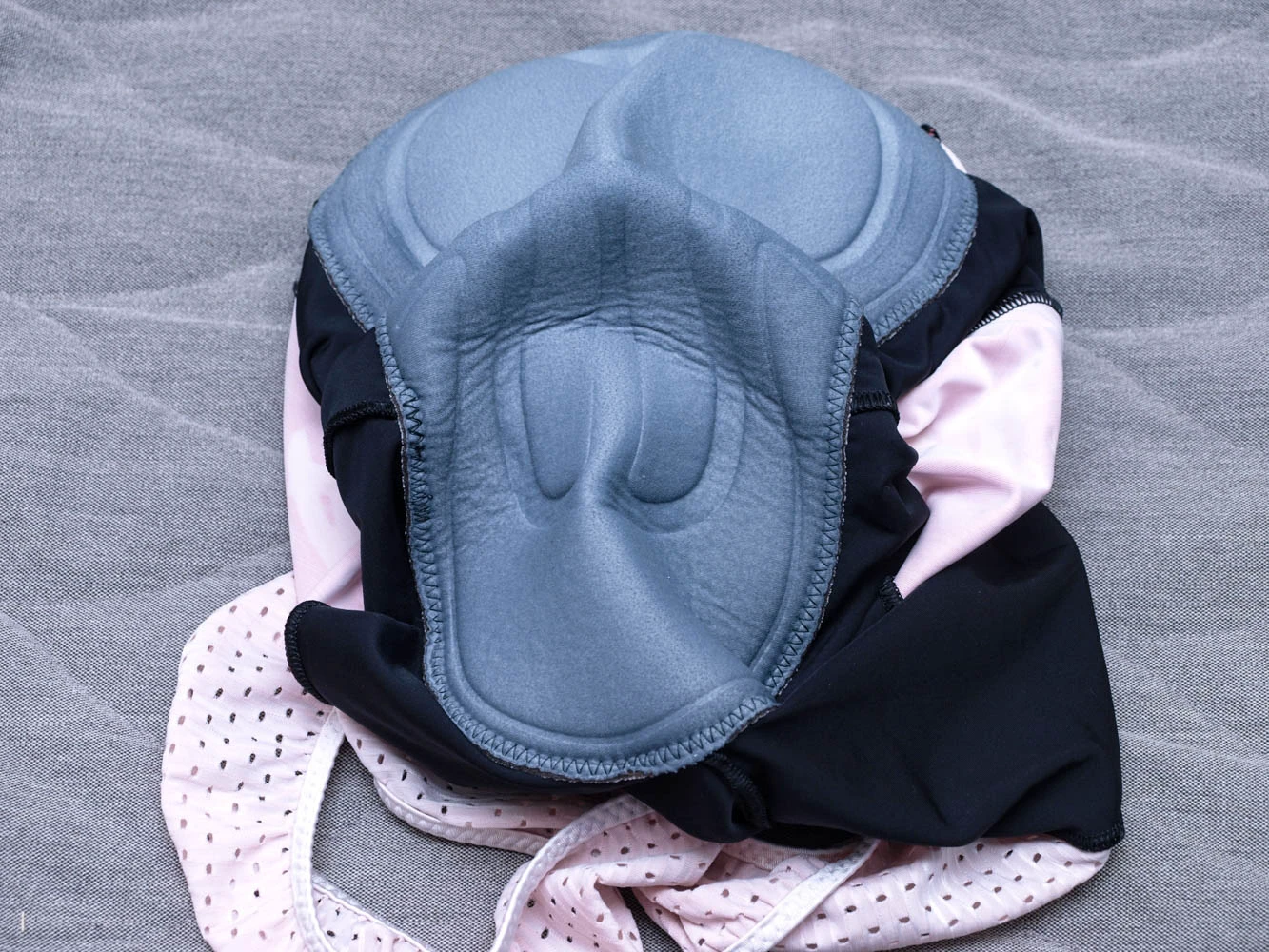 1. Pantaloni scurti Tzamo L