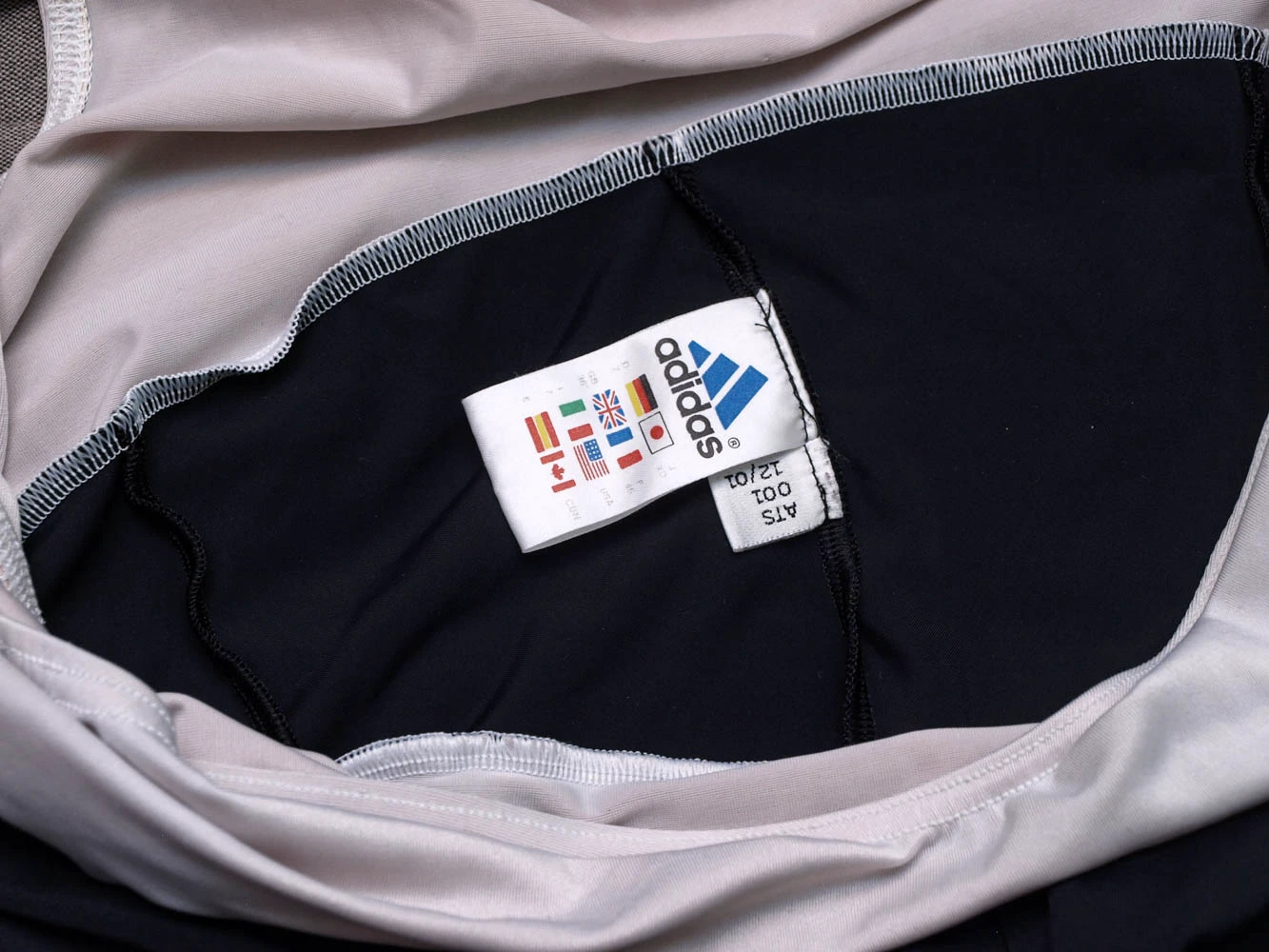 1. Pantaloni scurti Adidas XL