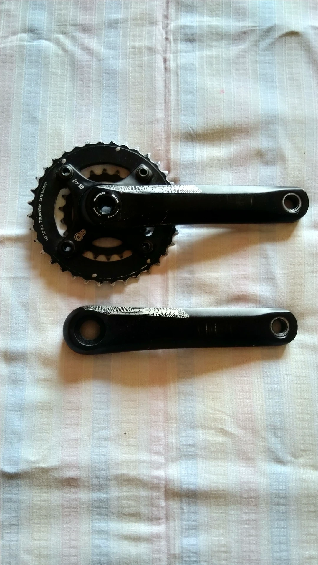 2. Brațe angrenaj SRAM și spider 2x