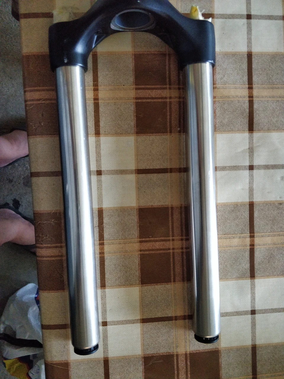 1. Upper RockShox tapered