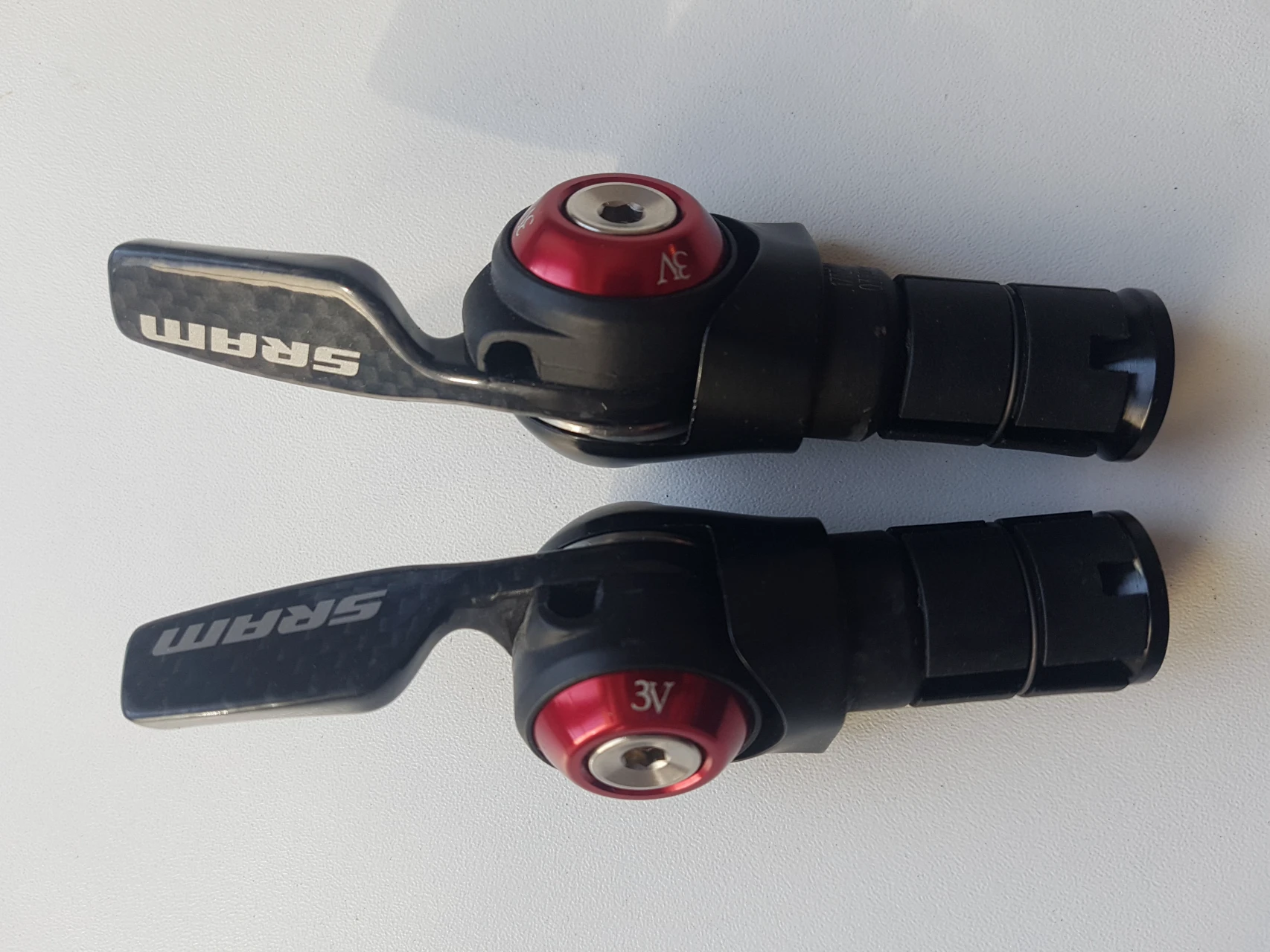 3. Schimbatoare carbon SRAM TT 900 foi/pinioane 10V