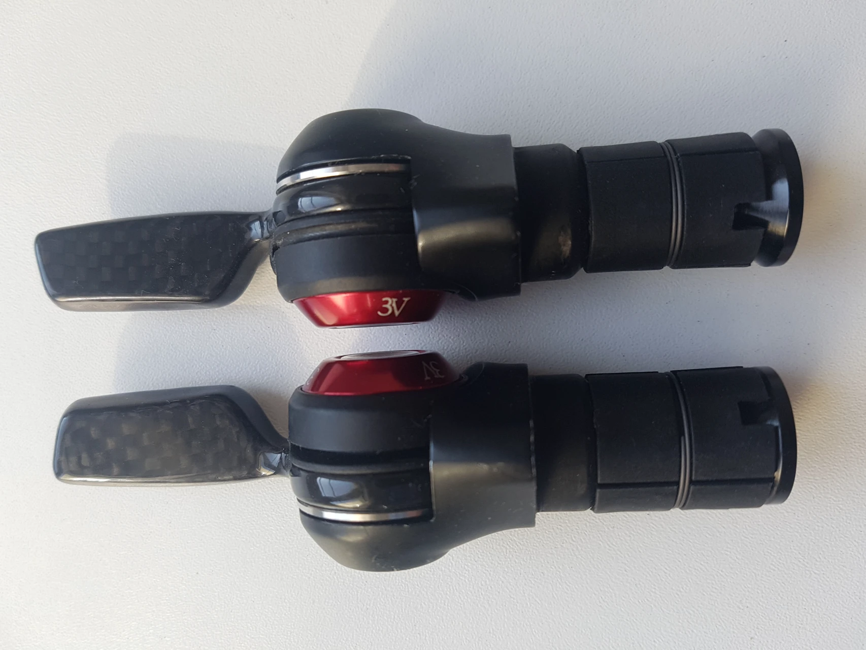 2. Schimbatoare carbon SRAM TT 900 foi/pinioane 10V