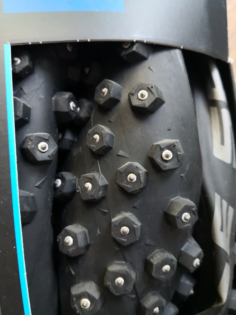 3. Schwalbe spike ice