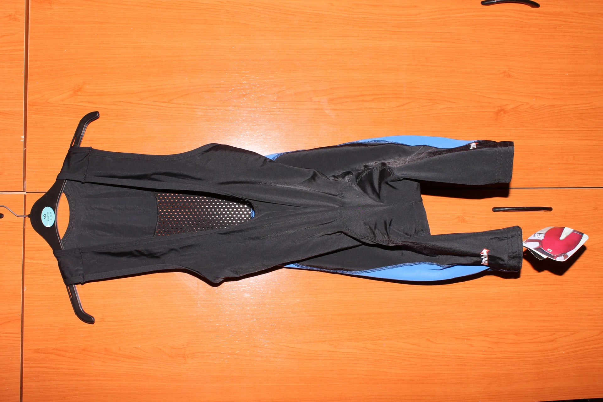 7. Pantaloni scurti Santini cu bretele si burete marime M cu eticheta