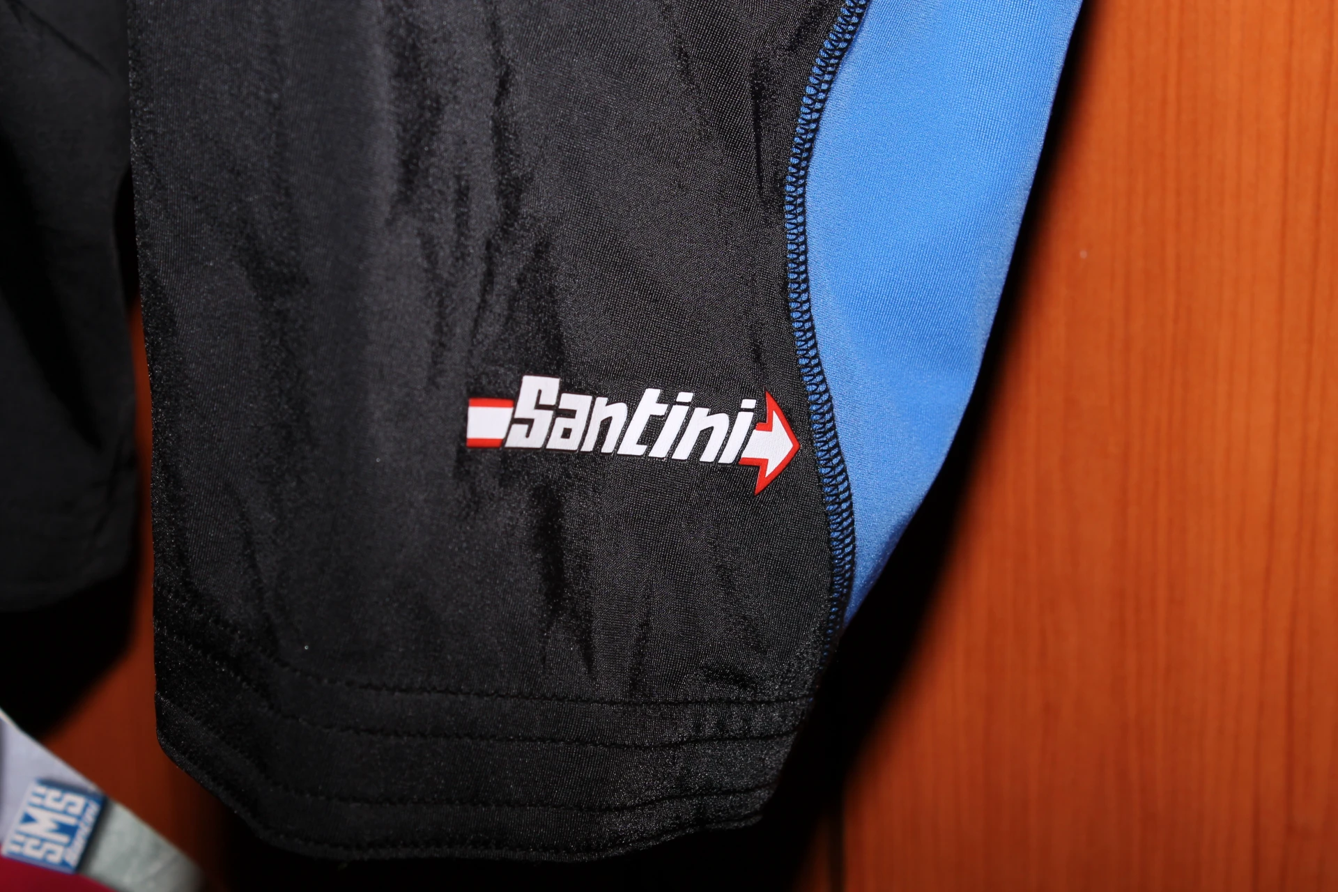 6. Pantaloni scurti Santini cu bretele si burete marime M cu eticheta