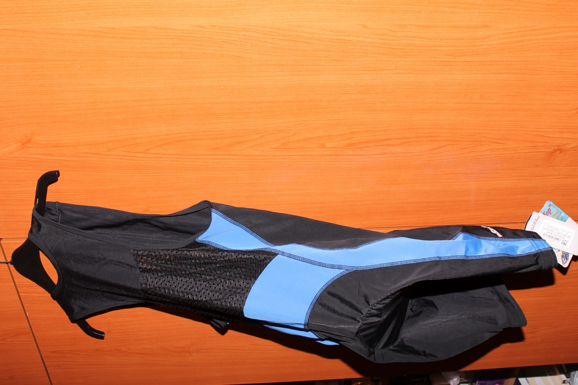 4. Pantaloni scurti Santini cu bretele si burete marime M cu eticheta
