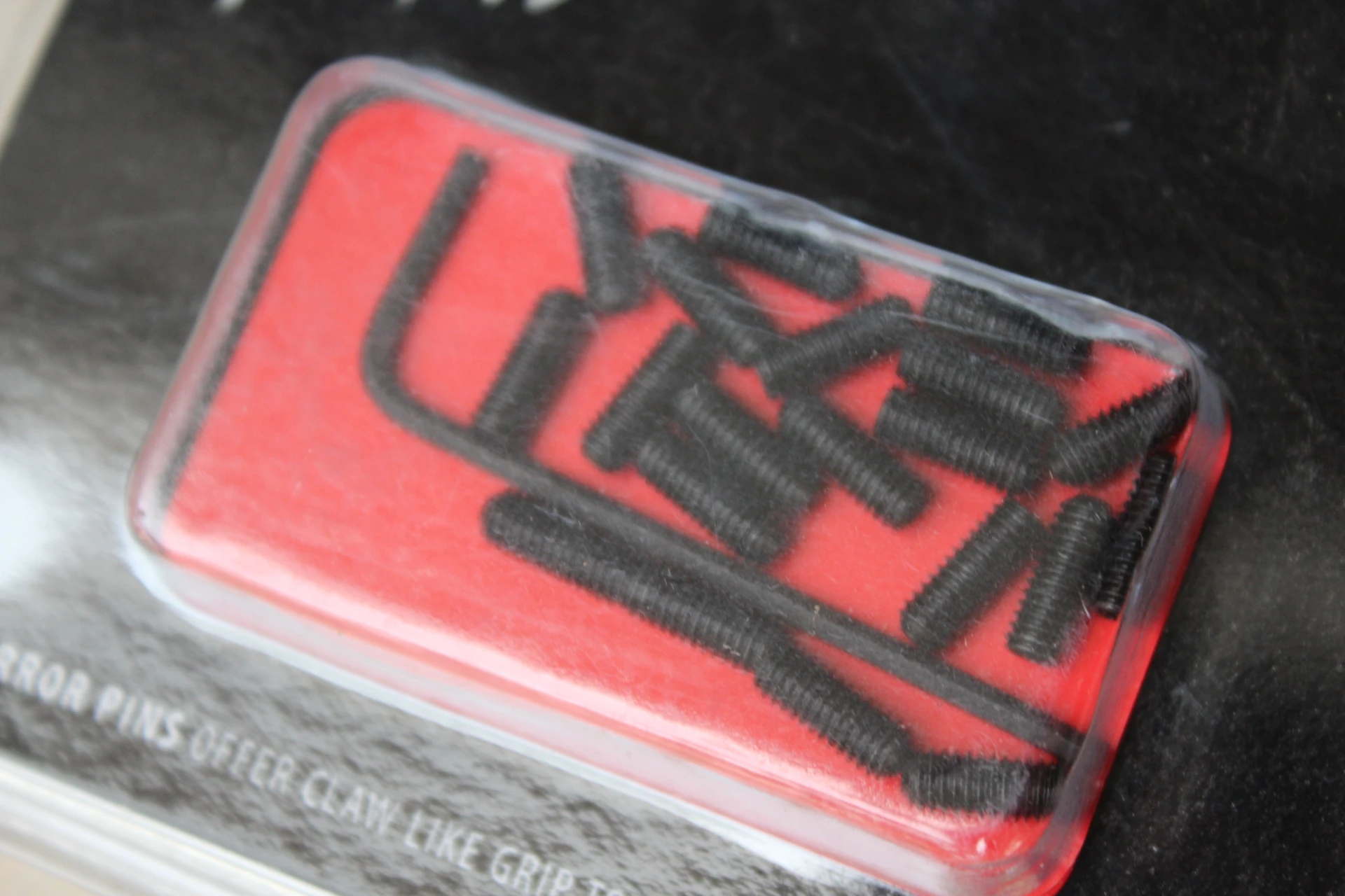 1. DMR Terror Pins (VE 16) Long - negru