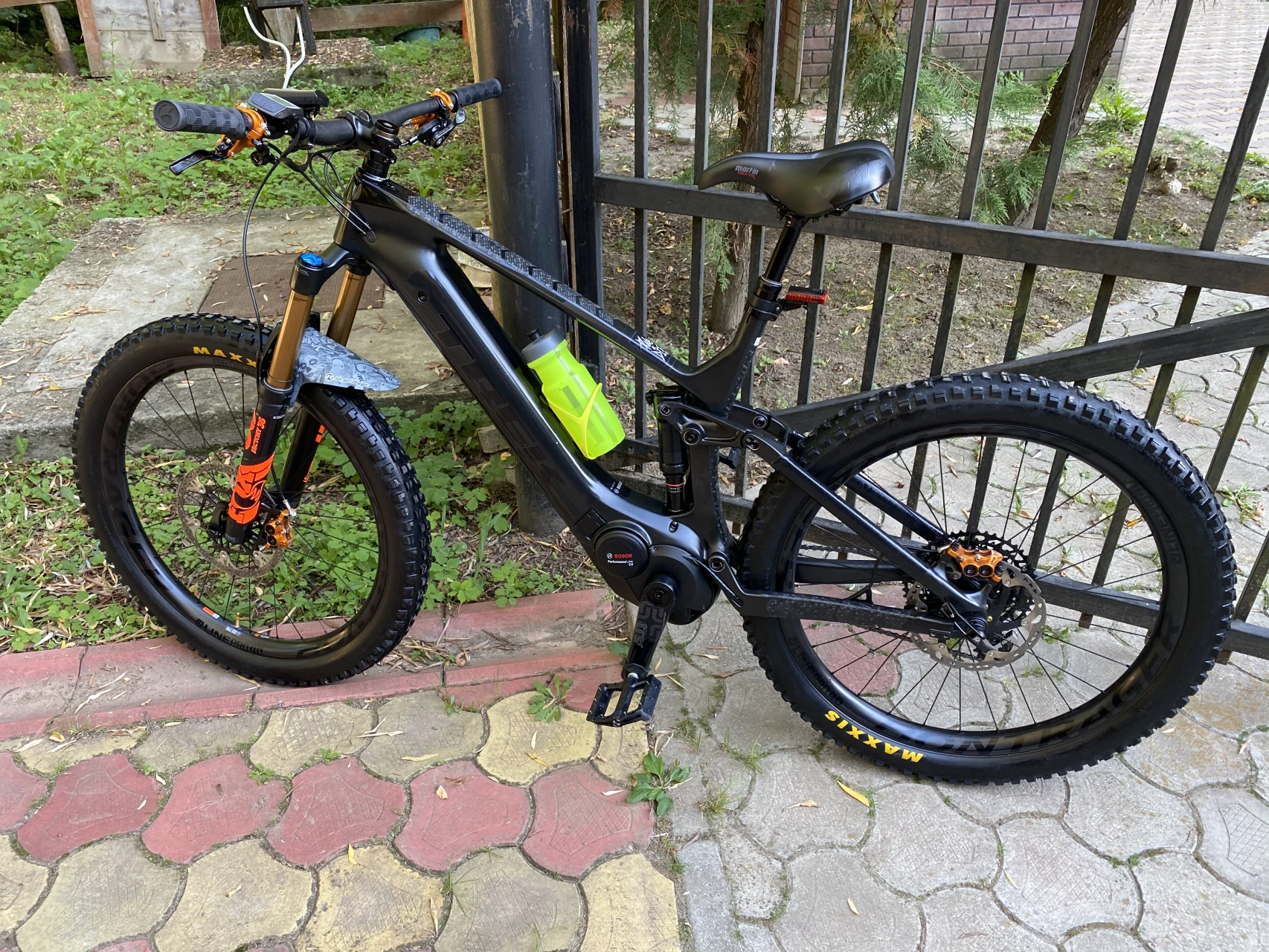 9. E-bike Trek Powerfly 9.9 Full Carbon