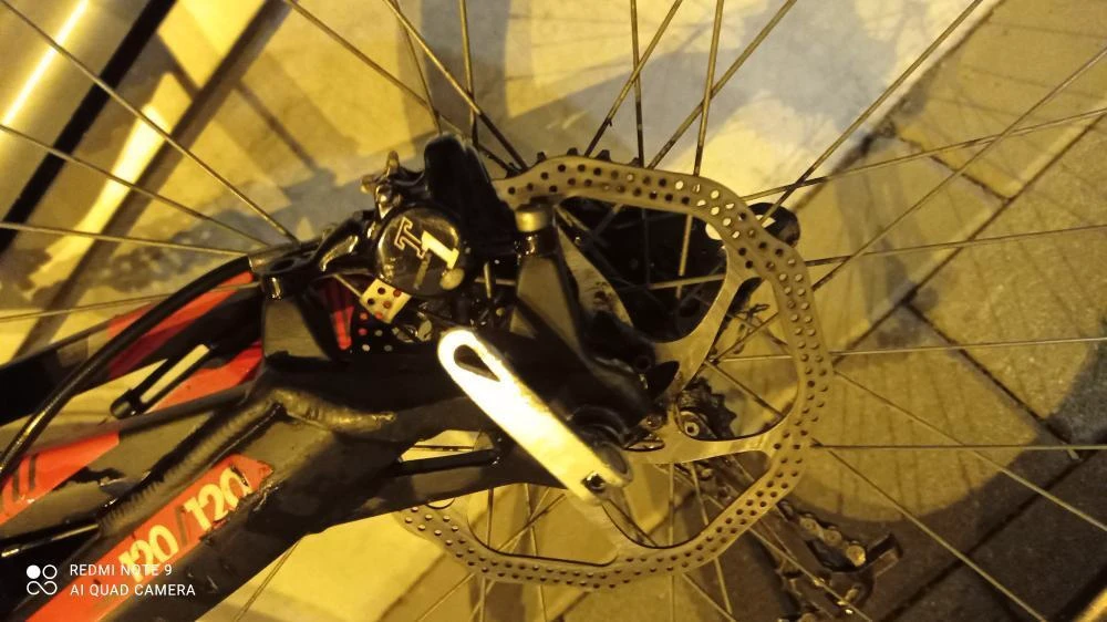 1. Vând bicicleta rockrider 520s Custom