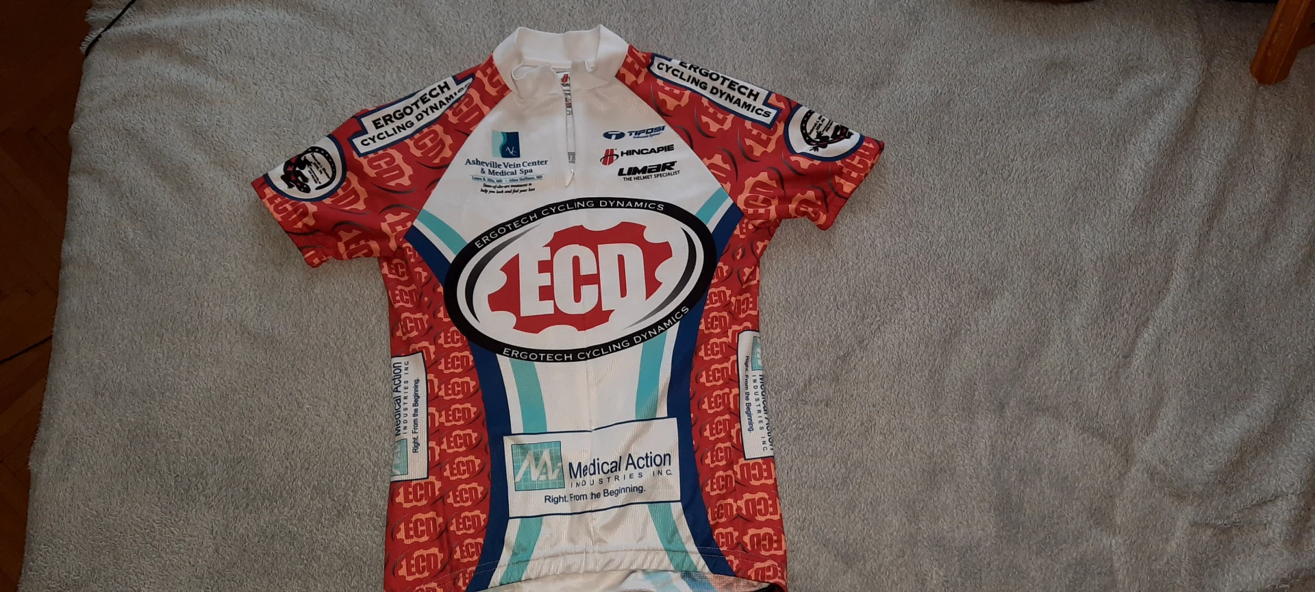 1. Tricou Hincapi