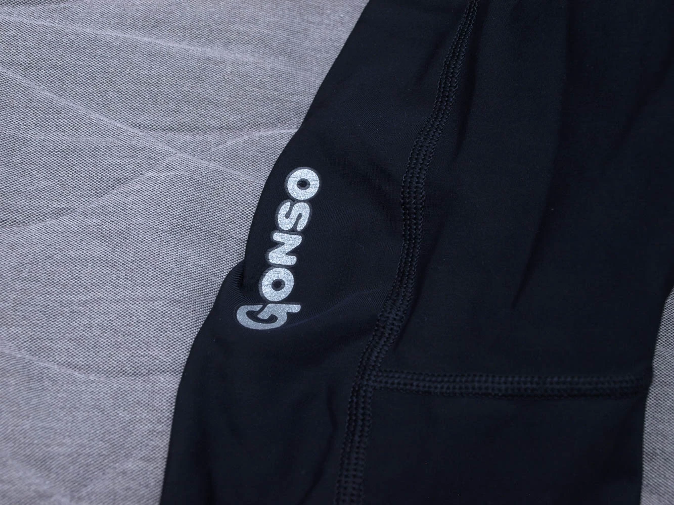 1. Pantaloni trei sferturi Gonso L