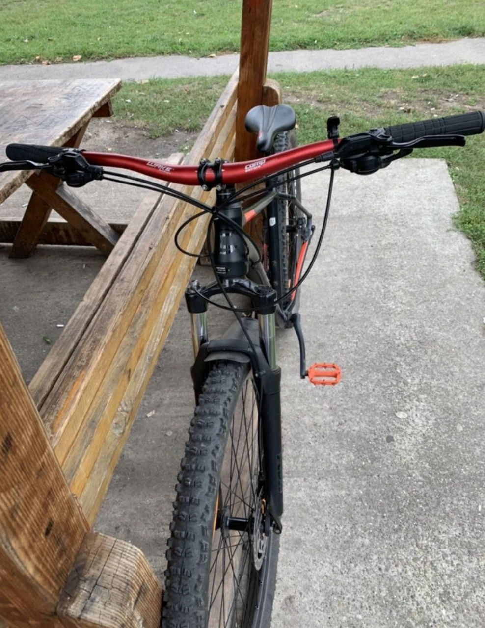 1. Canondale.hardtail.cu casca si.ochelari