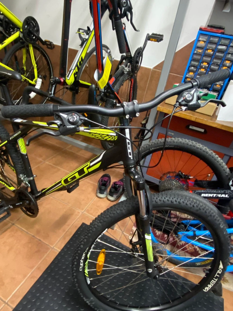 1. GT Aggressor Comp 27.5 NOU
