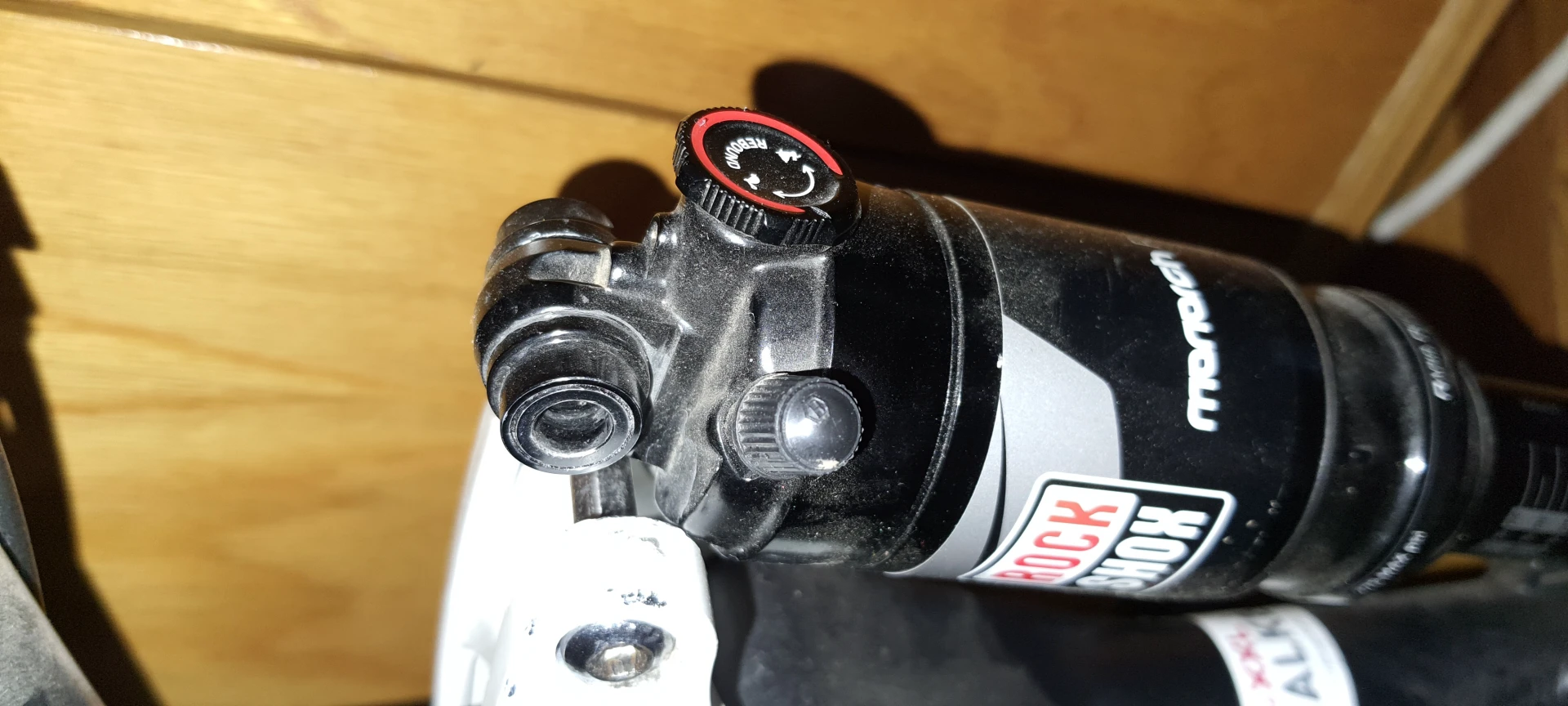 1. Shock Rockshox Monarch RHV