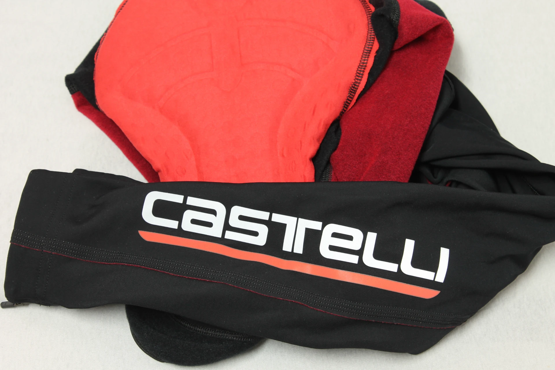 1. Pantaloni de iarna Castelli MENO2 Bibshorts marime M si XXL ciclism NOI