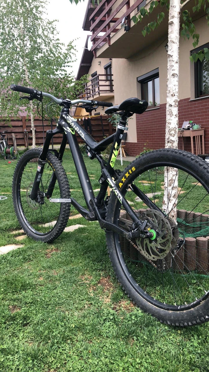 1. Commencal Meta AM V4 2015