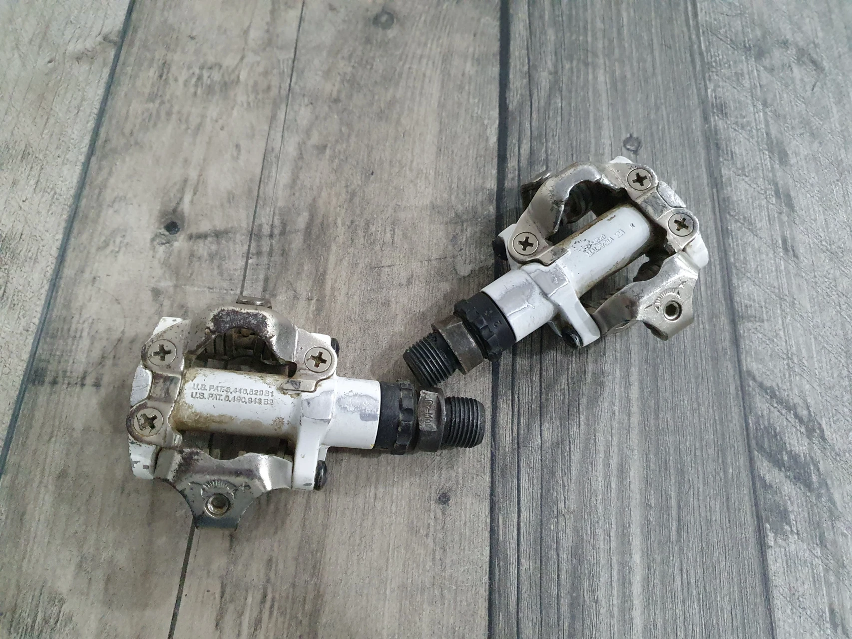 3. Pedale SPD Shimano PD-M520 Alb look