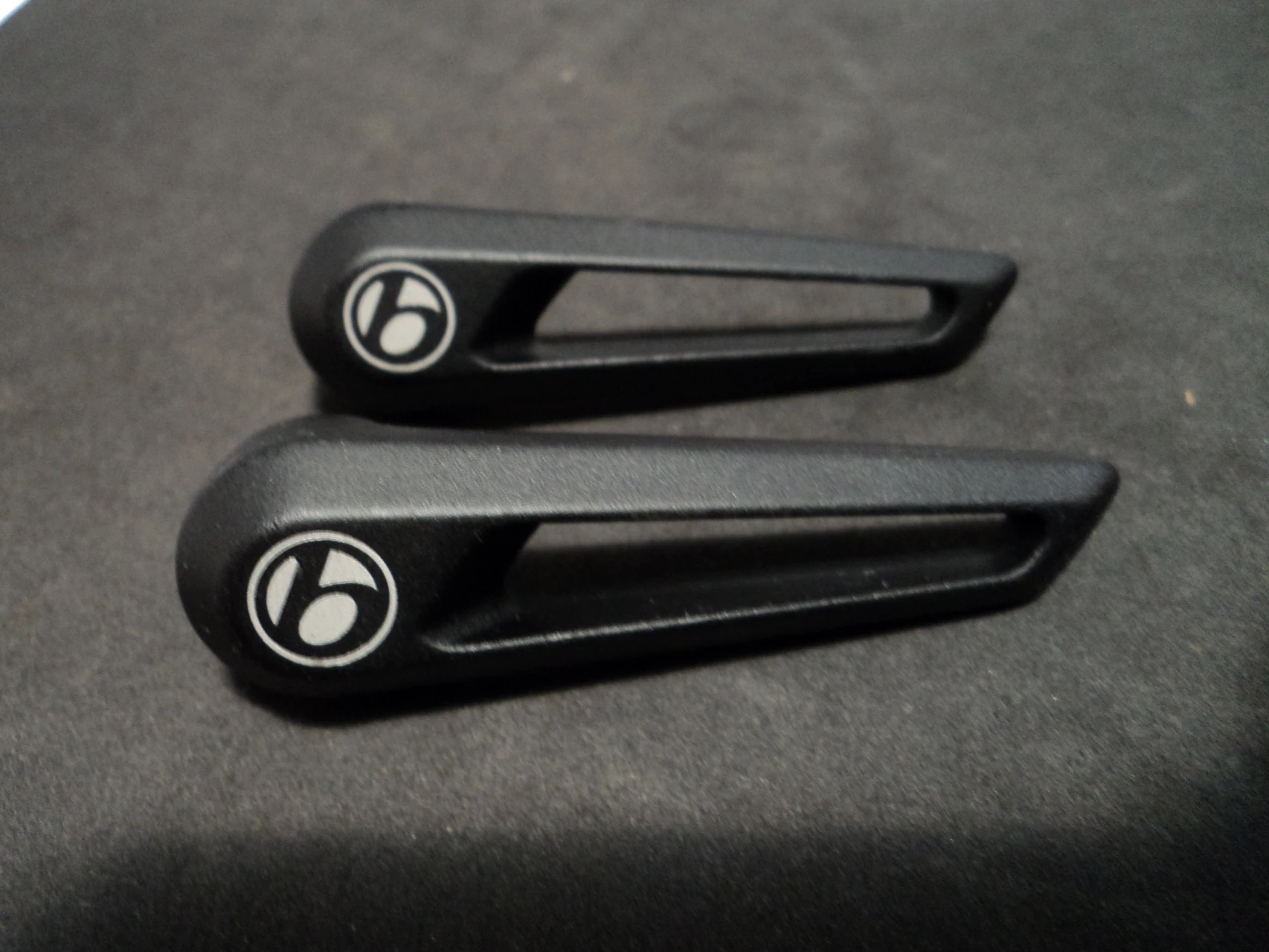 1. Cheie Bontrager thru axle
