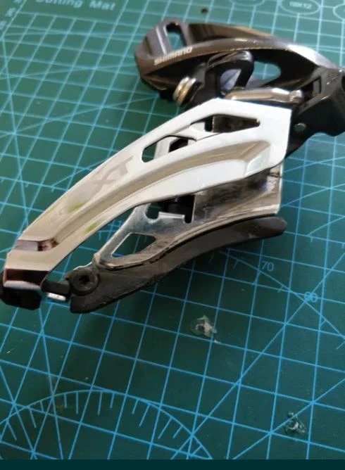 1. Schimbator fata (Front Derailleur) Shimano XT FD-M8020-D