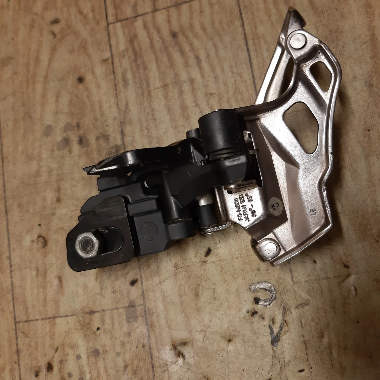 1. Schimbator fata Shimano XTR M986