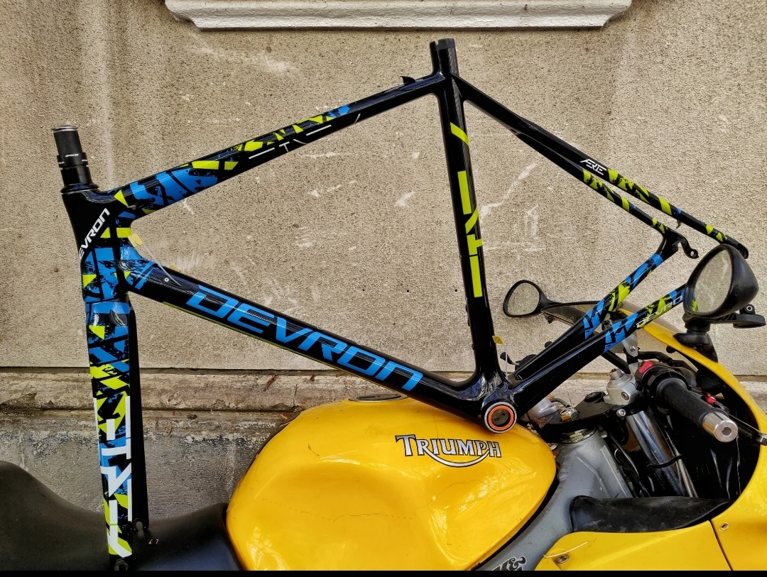 1. Vand Cadru carbon Devron Unic - nou
