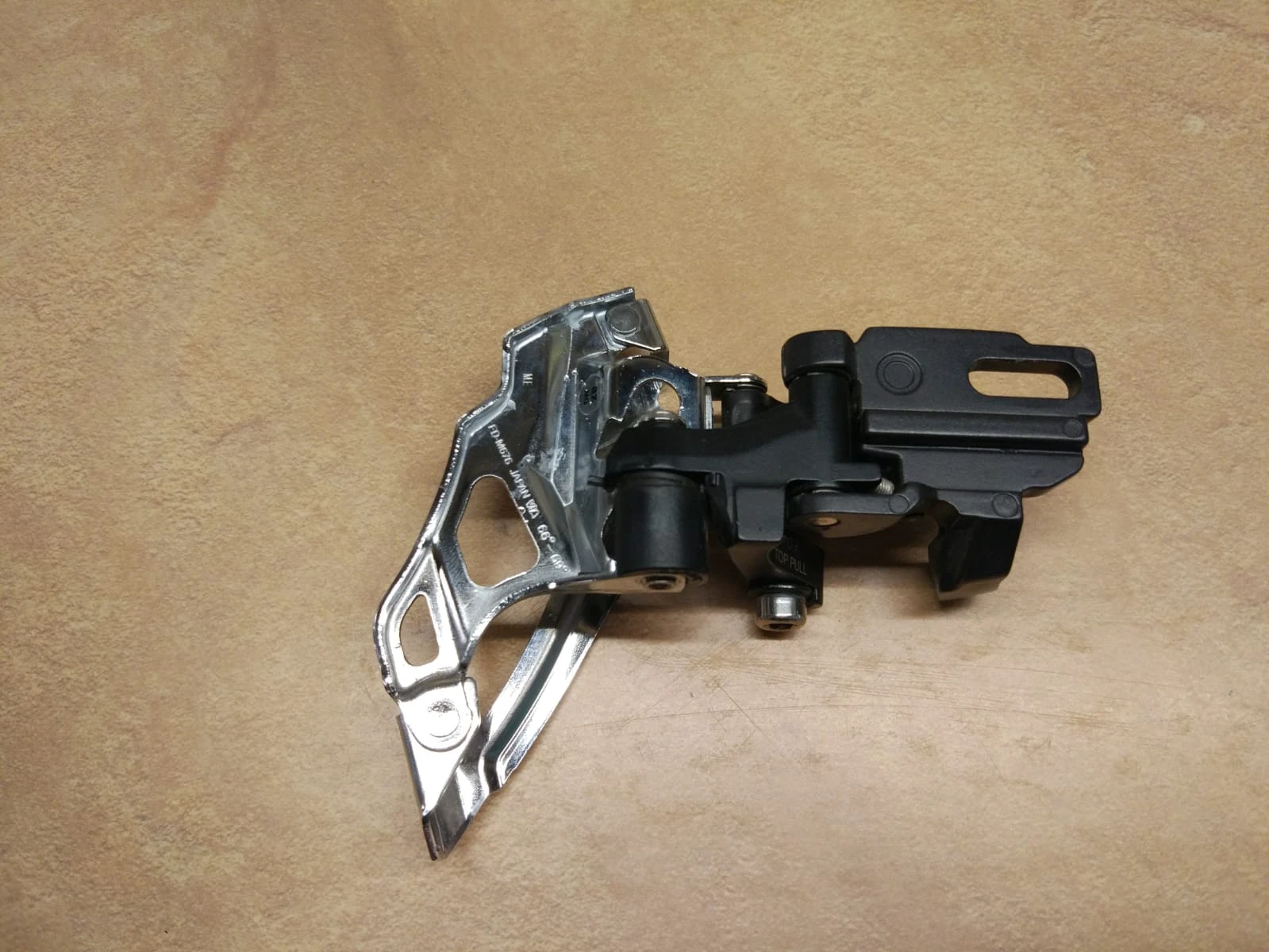1. Schimbator fata Shimano SLX M676