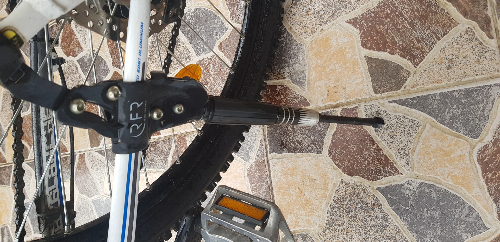 1. Vand mountain bike avalanche gt 1.0