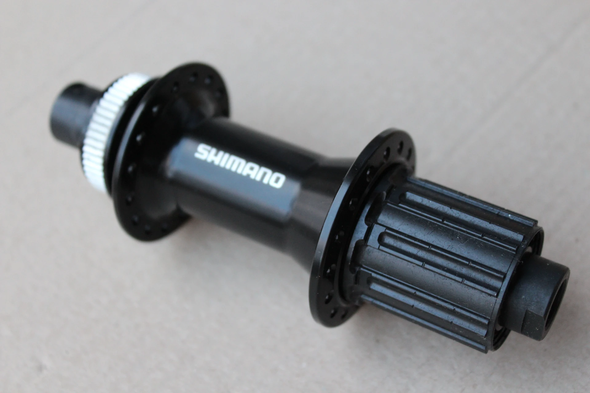 2. Shimano FH-MT400-B - Centerlock - 12x148mm Boost