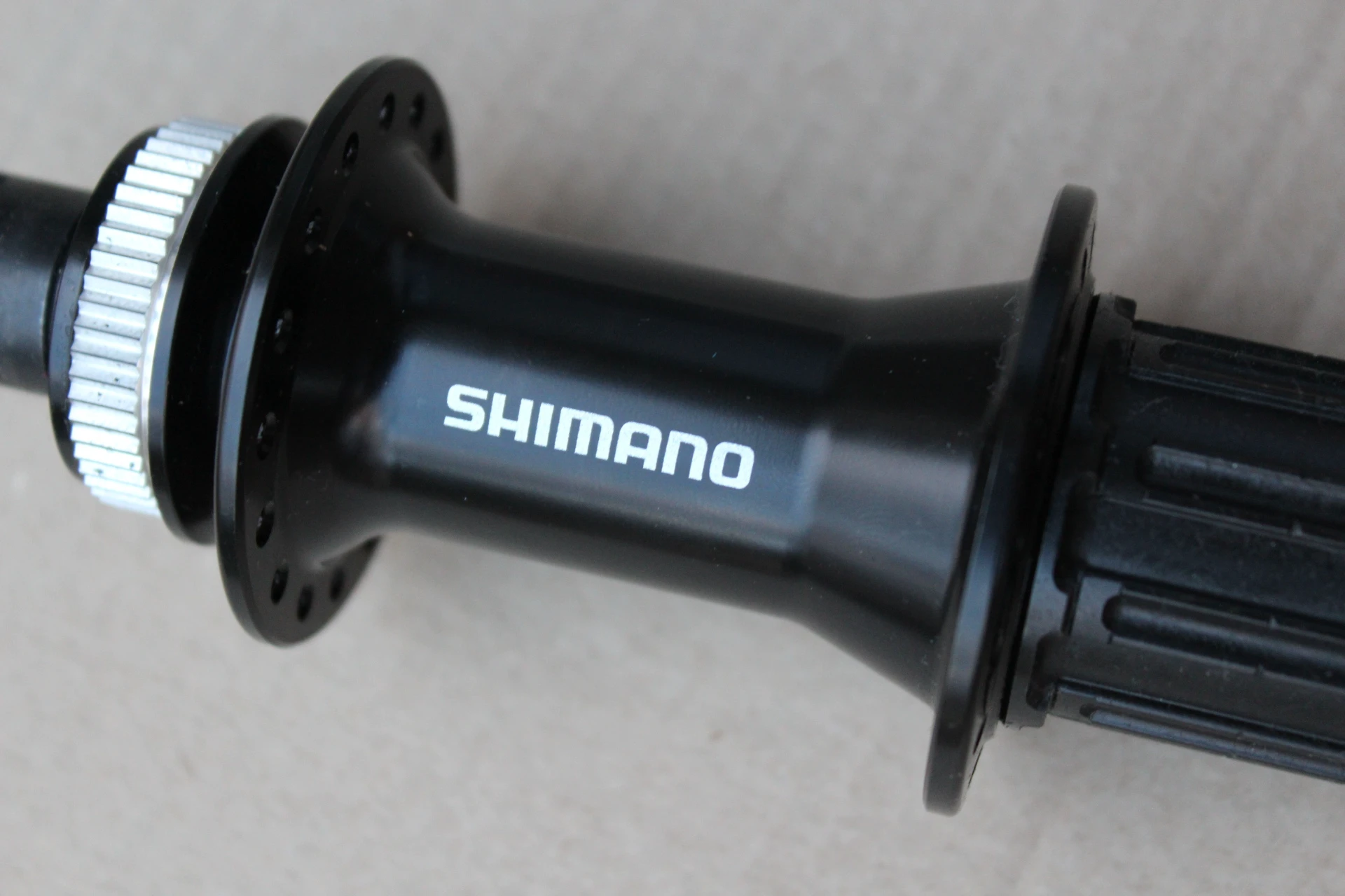 4. Shimano FH-MT400-B - Centerlock - 12x148mm Boost