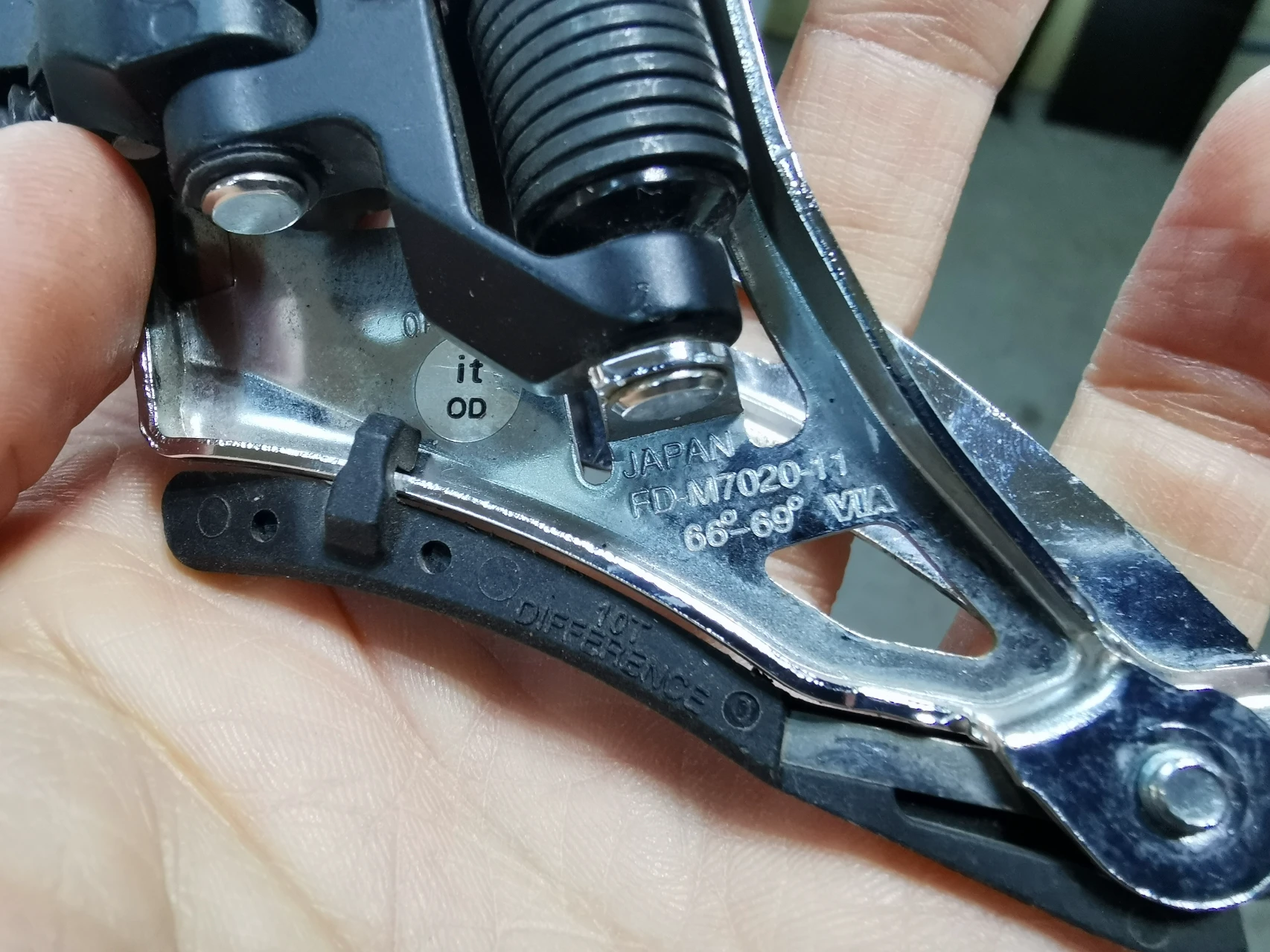 1. Schimbător foi SHIMANO SLX FD-M7020 2x11V