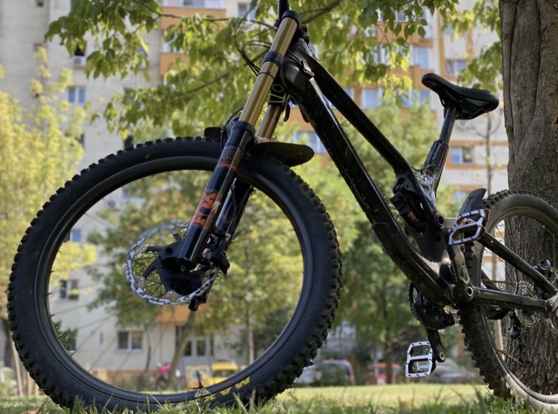 1. Vând / schimb Canyon sender xl