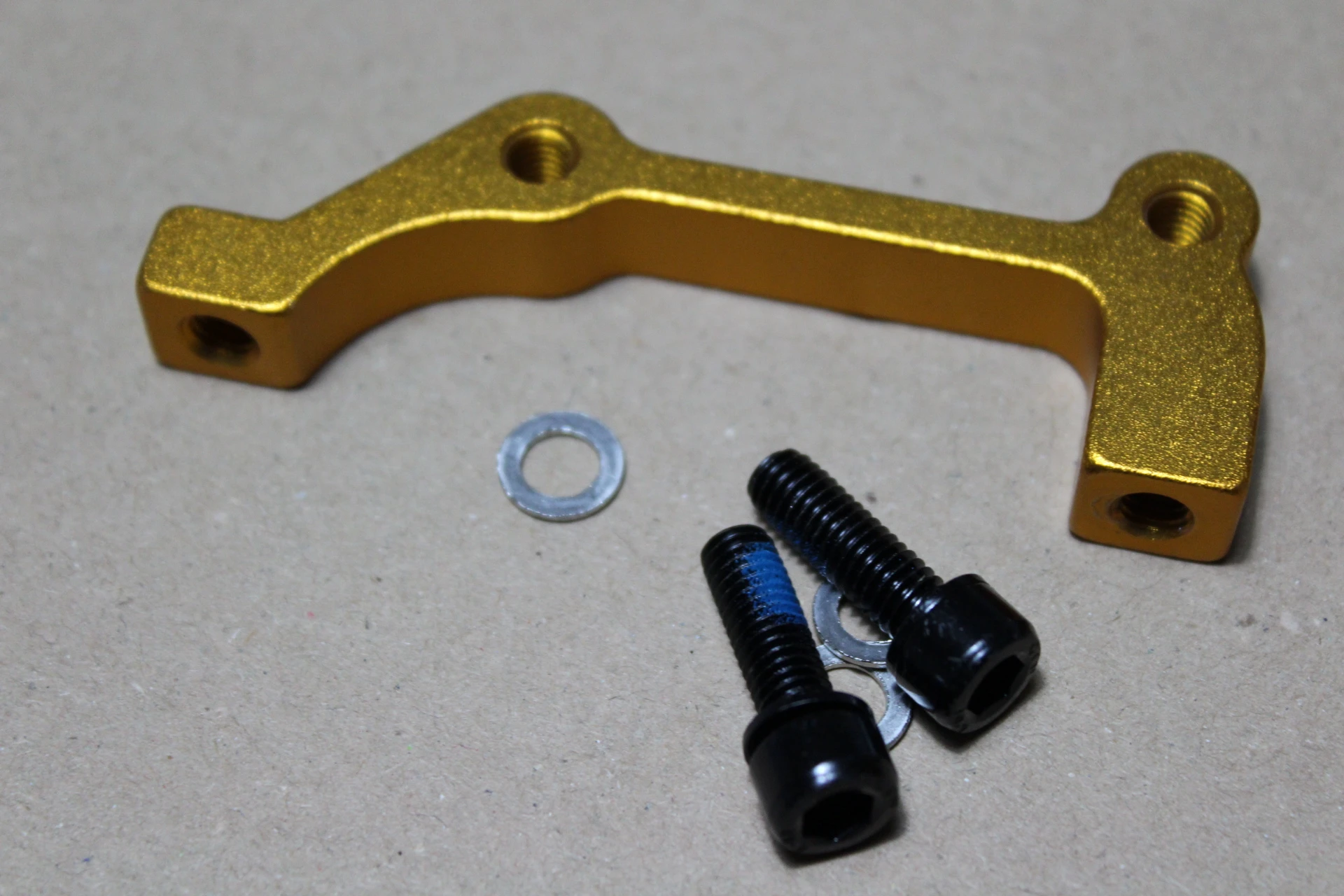 1. Adaptor spate IS 180 - auriu