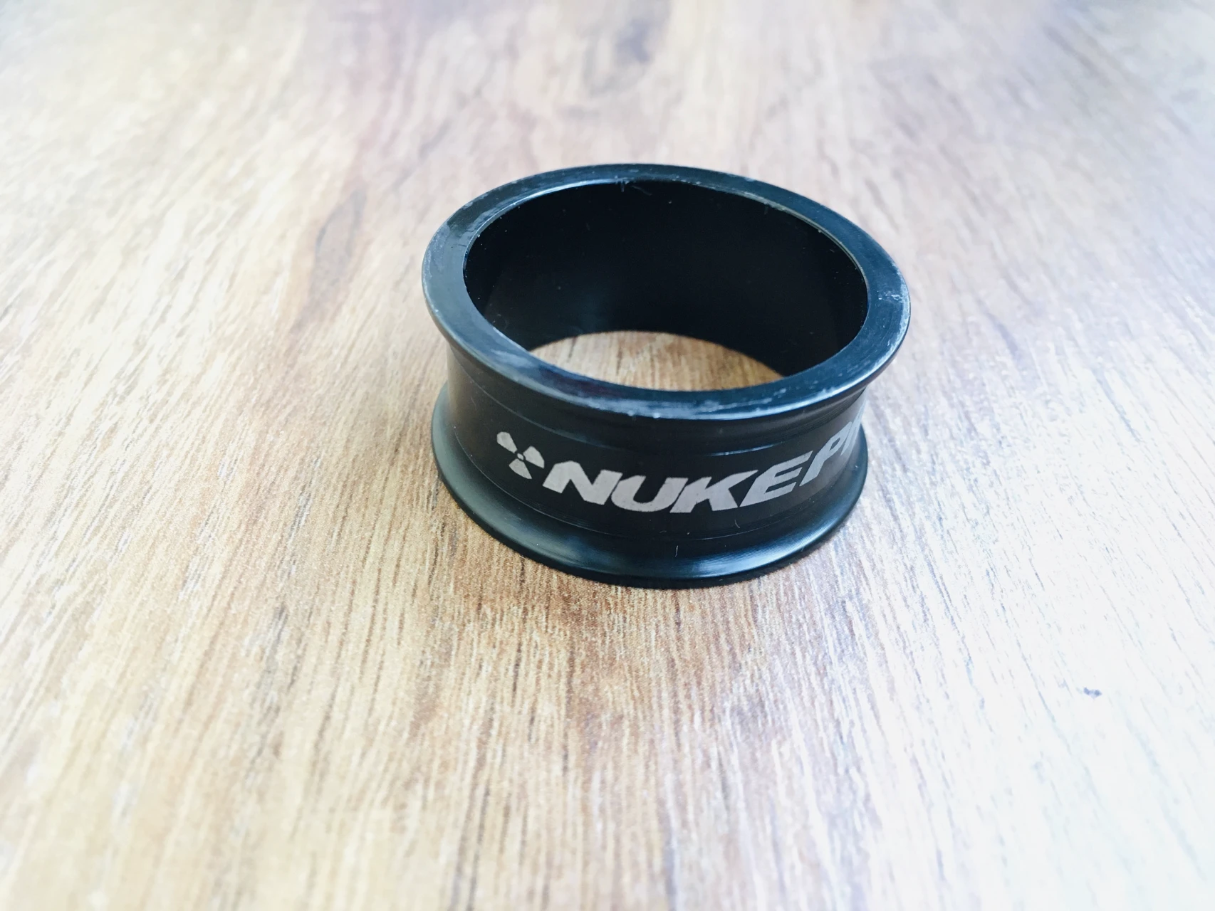 1. Distantier gat furca Nukeproof