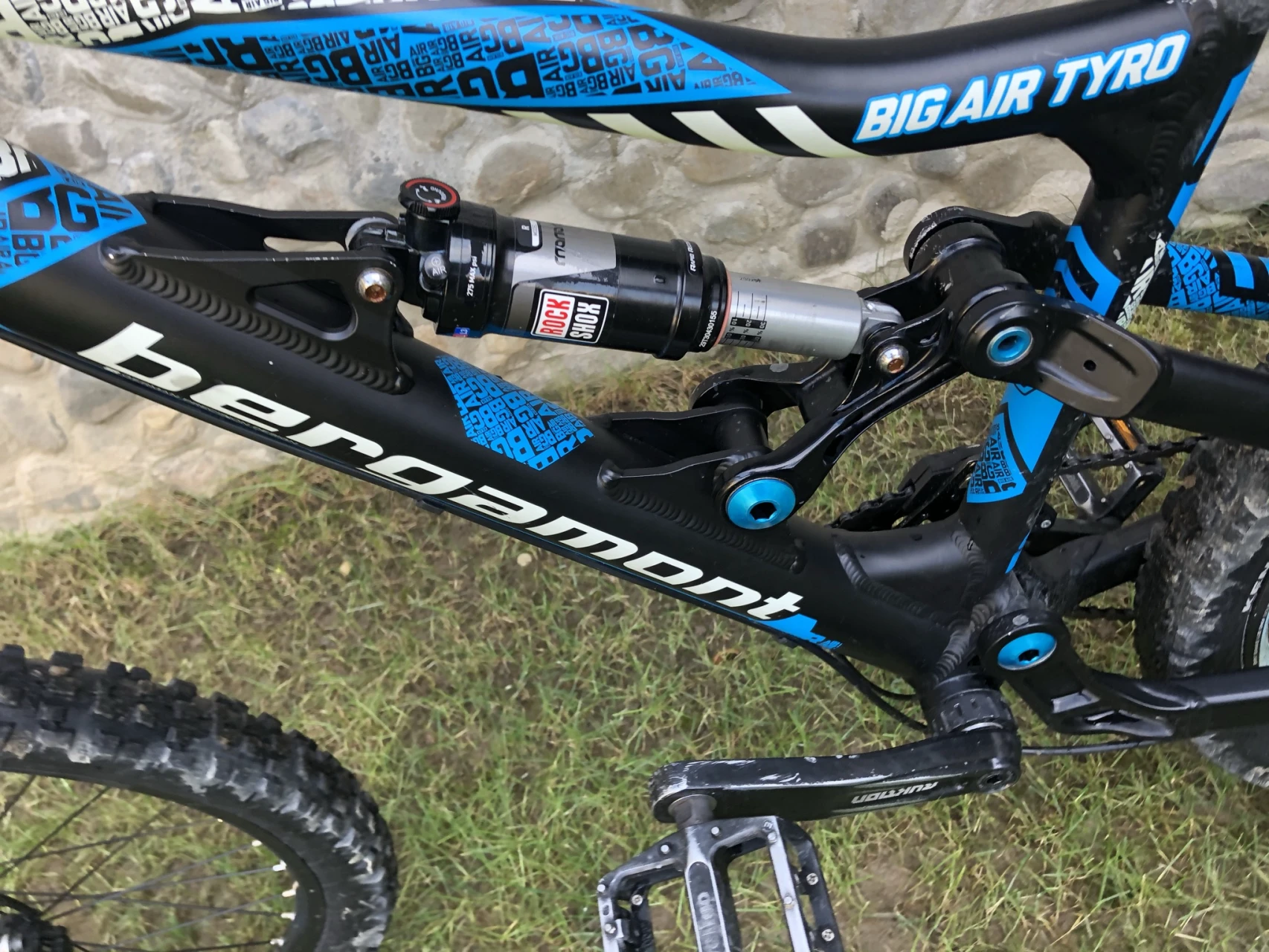 1. Vând bicicleta enduro bergamont 2900lei
