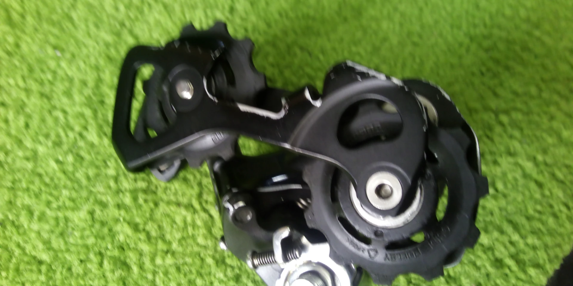 1. Schimbator pinioane Shimano Ultegra 6800