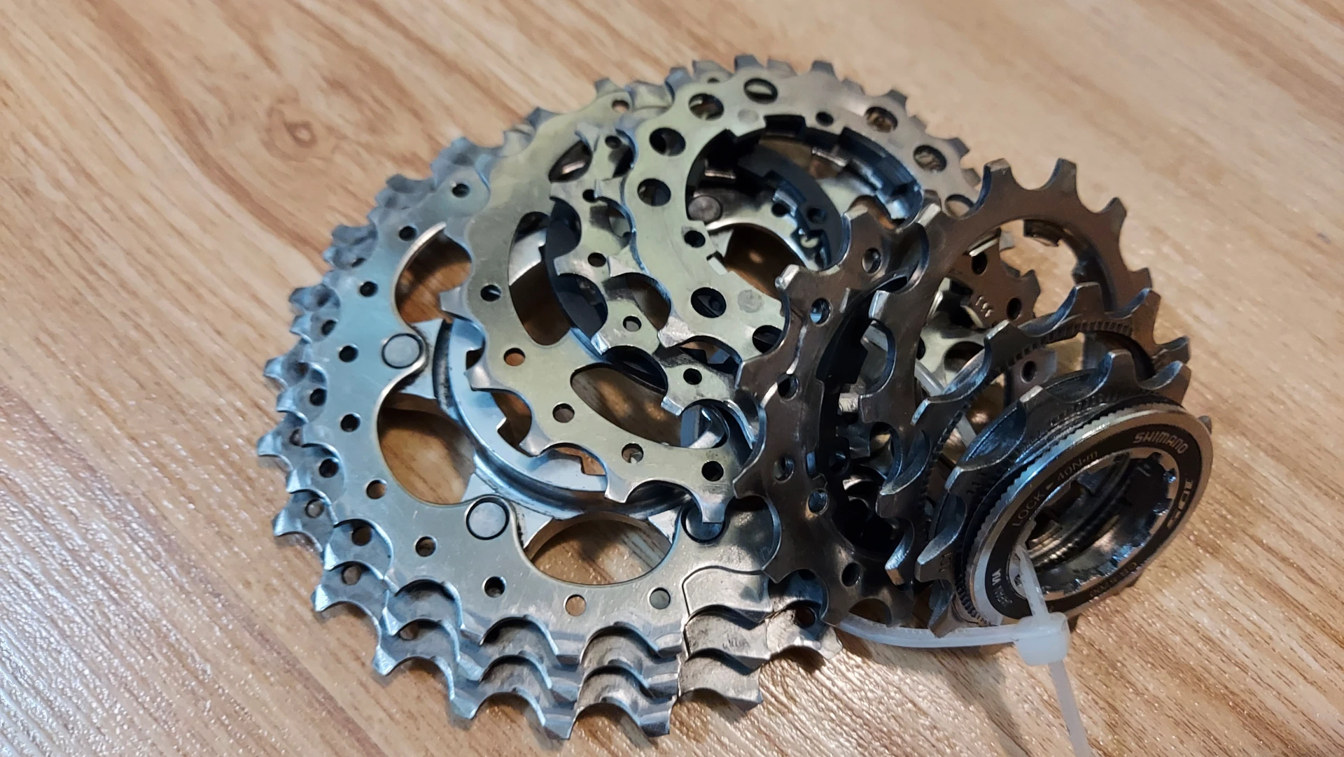 1. Shimano 105 CS-5700 10 viteze 11-25