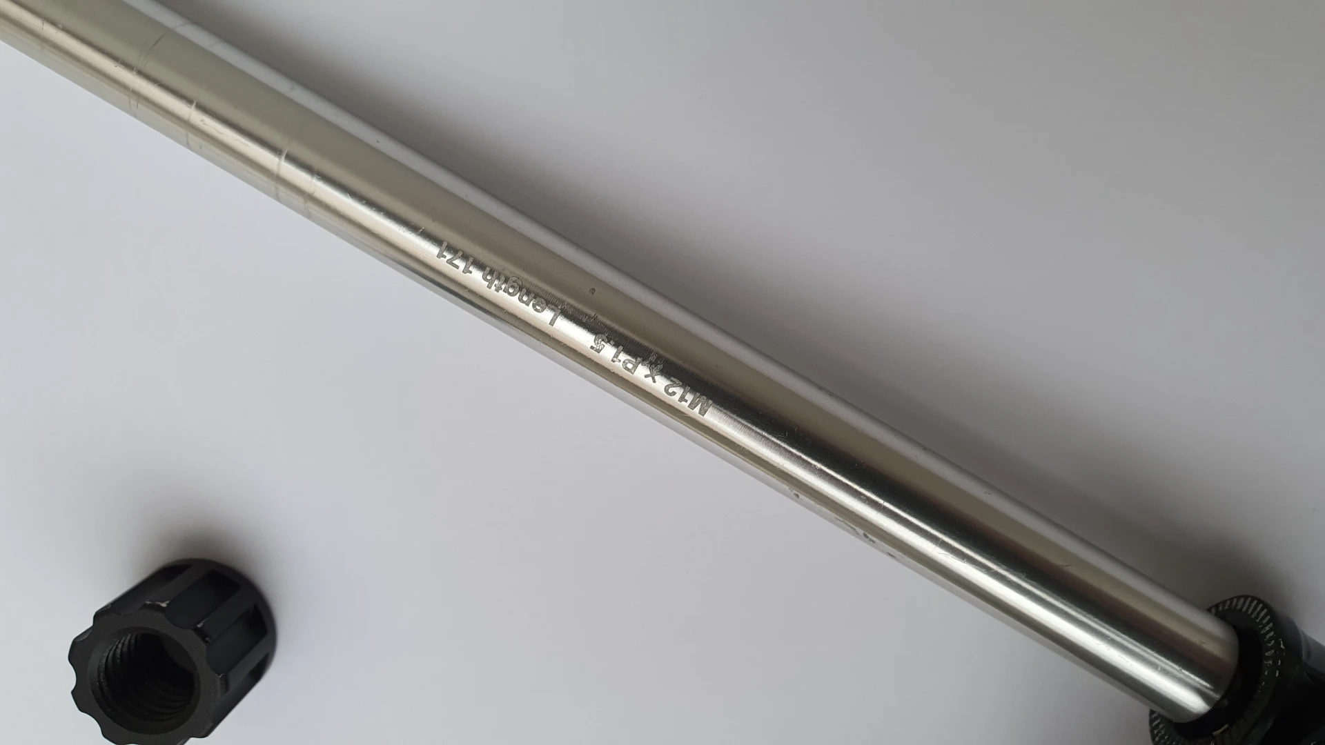 1. Ax roata spate shimano
