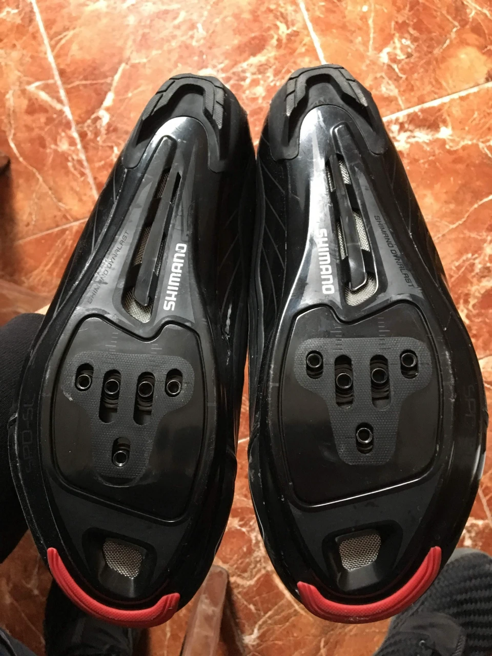 1. Pantofi ciclism SHIMANO