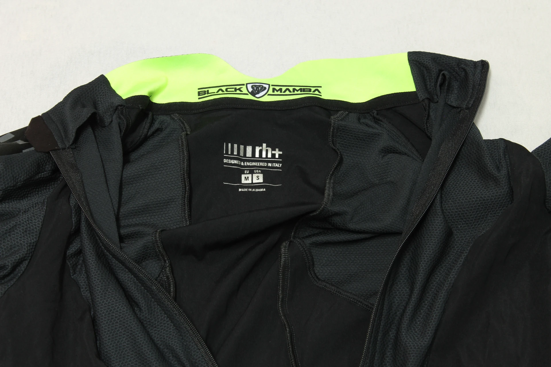 1. Tricou zero RH+ black mamba ECU0695 marime M si L NOI