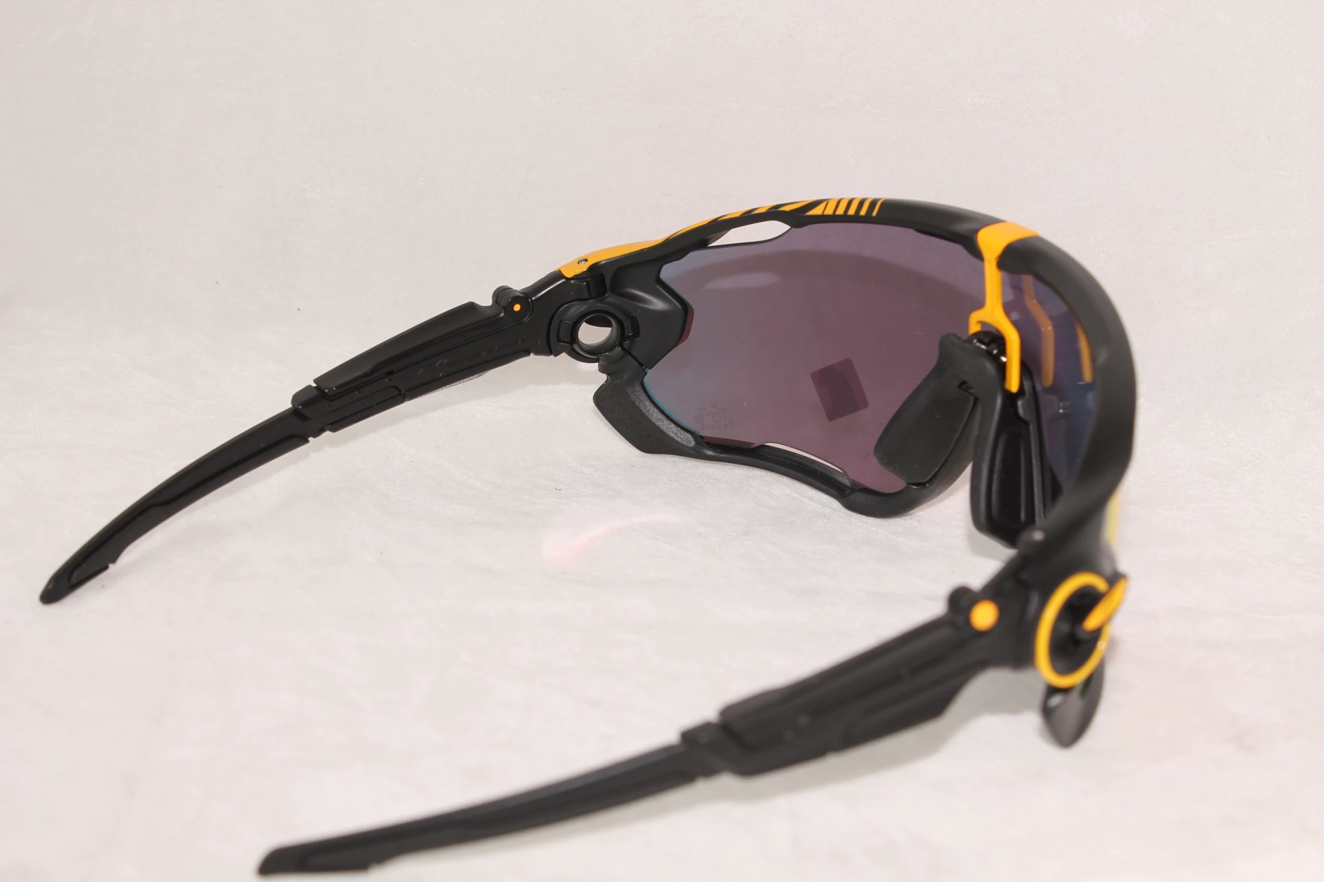 1. Oakley Jawbreaker™ Tour de France™ 2019 Edition matte black prizm road NOI