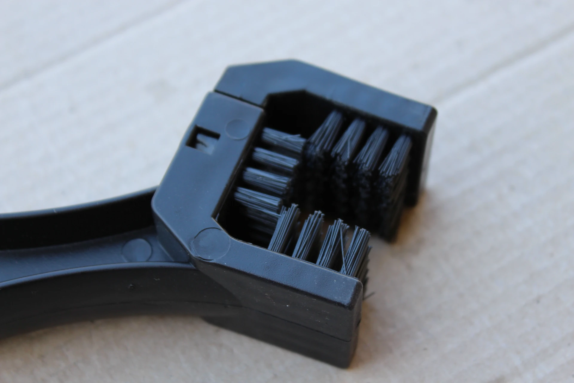 4. Perie Curatat Lant si Pinioane M-Wave ”Chain cog brush”