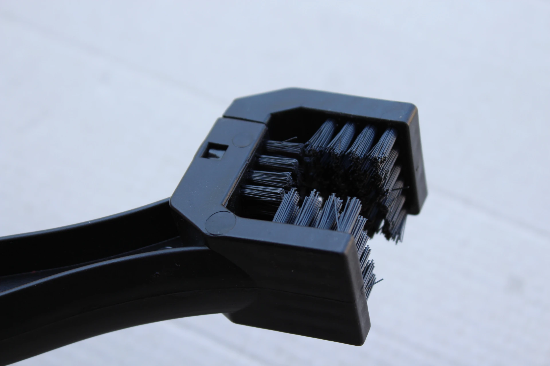 2. Perie Curatat Lant si Pinioane M-Wave ”Chain cog brush”