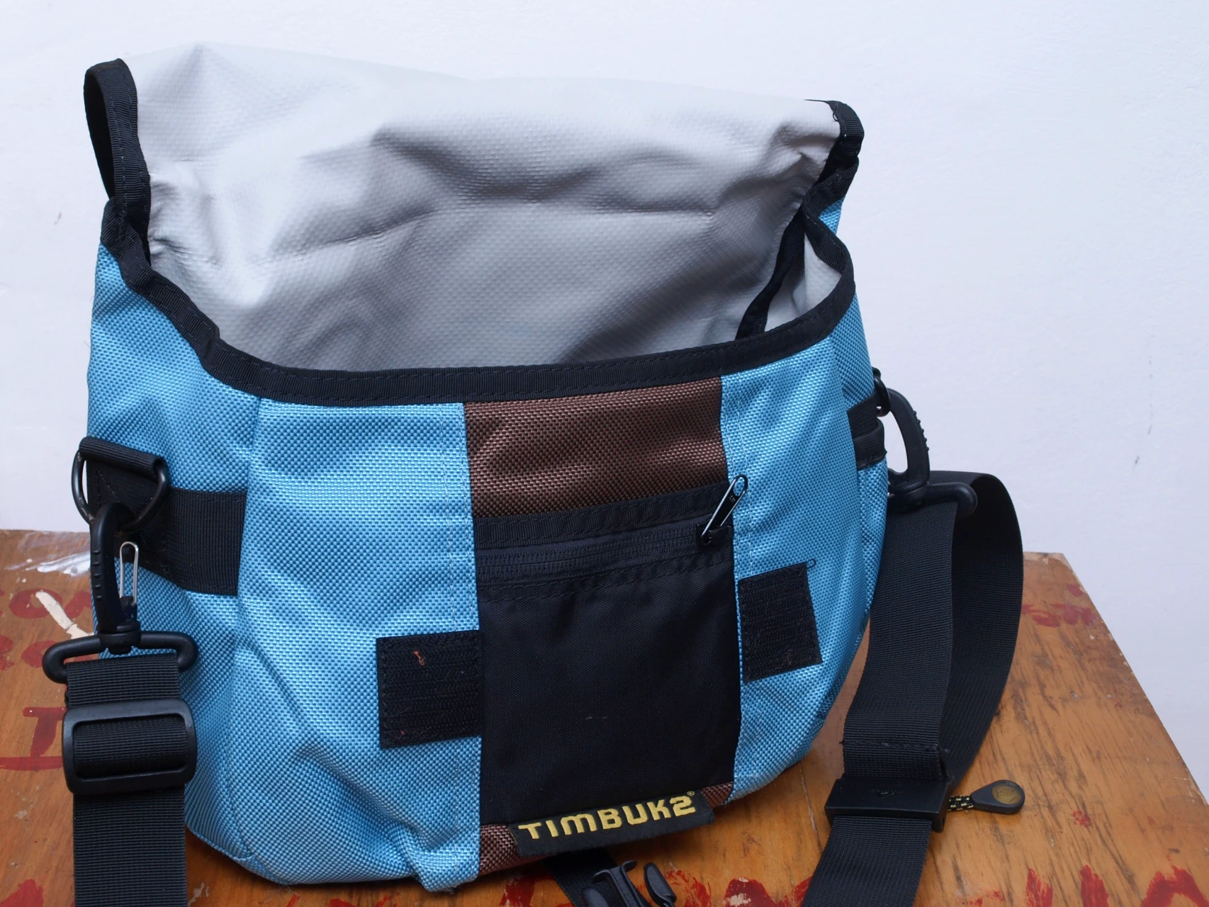 1. Geanta Timbuk2 Mini Messenger bag