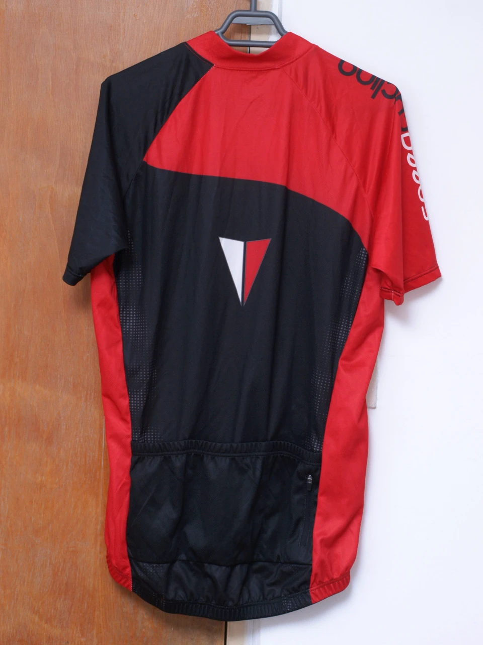 1. Tricou Crivit L