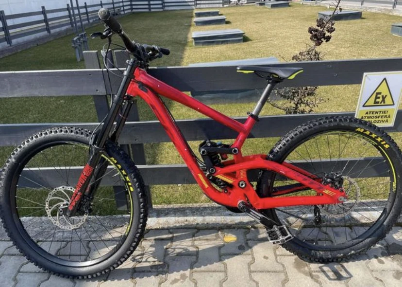 1. Cumpăr Scott Gambler (M sau L)