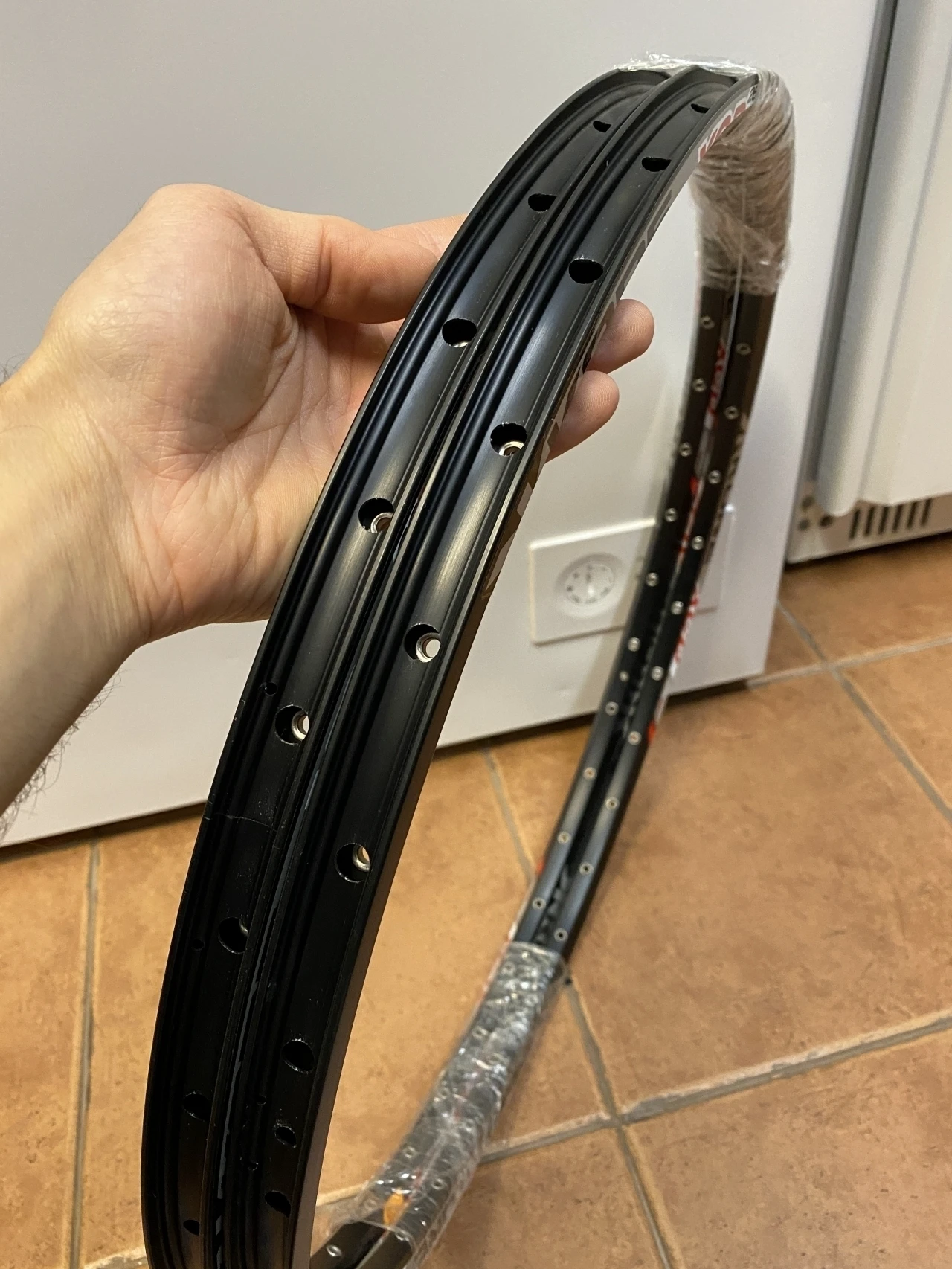 1. Jante Kore XCD Black 26", 32 gauri, capsate, pentru disc